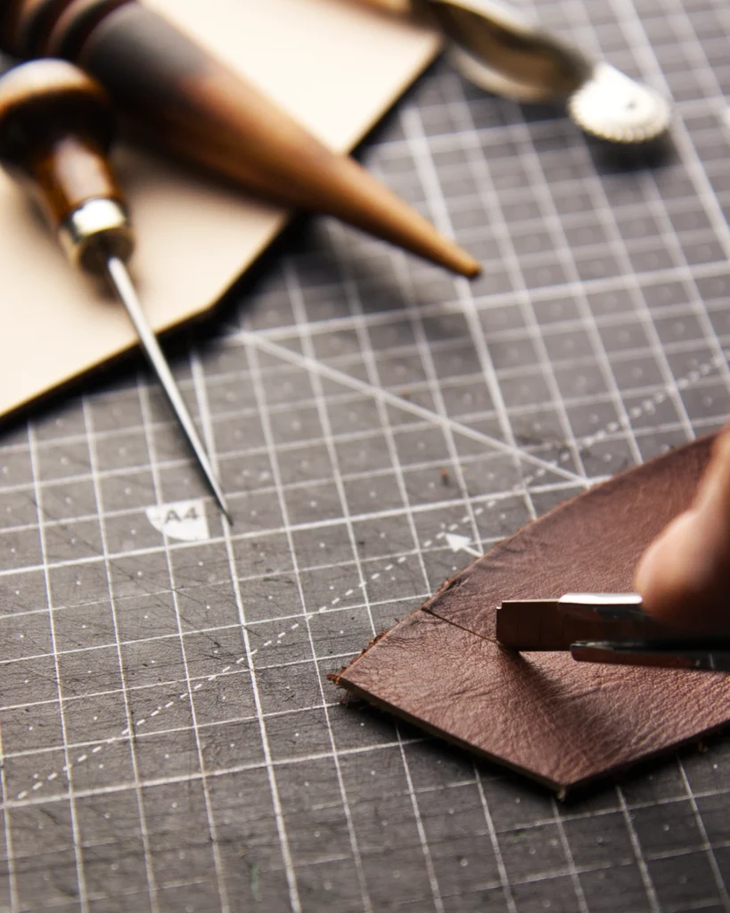 17 Nóż z ostrzem łamanym