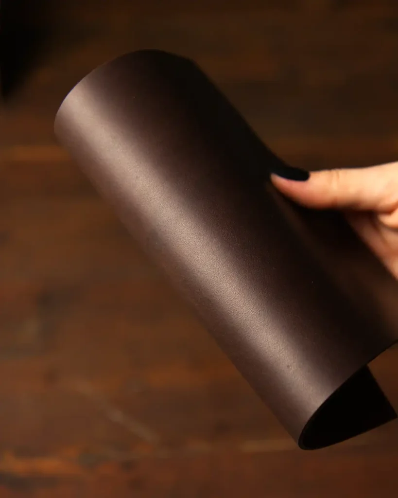 Brązowa skóra garbowana roślinnie 