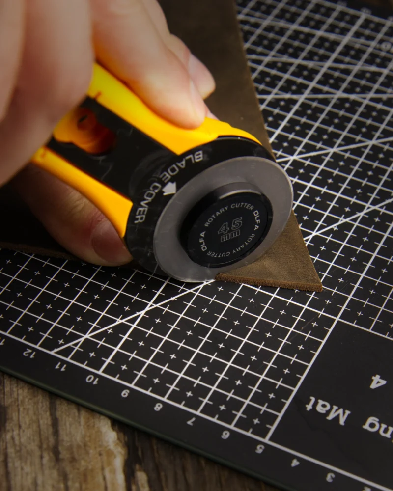 NÓŻ KRĄŻKOWY OLFA 45 MM - obrazek 2